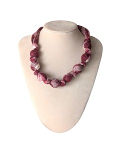 COLLAR BOLAS ESCOCESAS DE EL COFRE DE ELISABETH 2