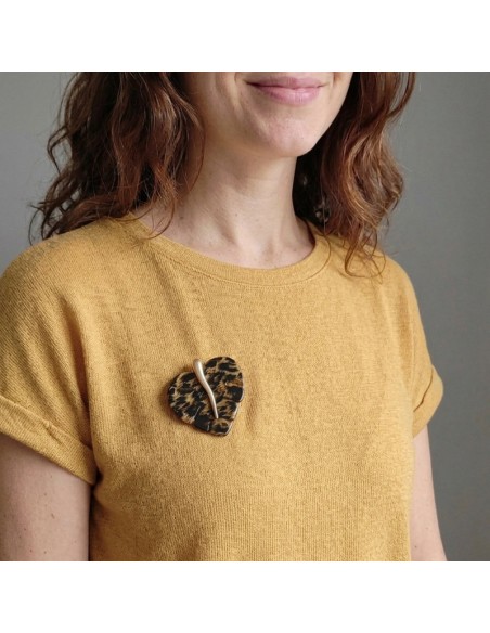 BROCHE HOJA CAREY
